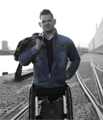 Florian Sitzmann  Lifestyle pose