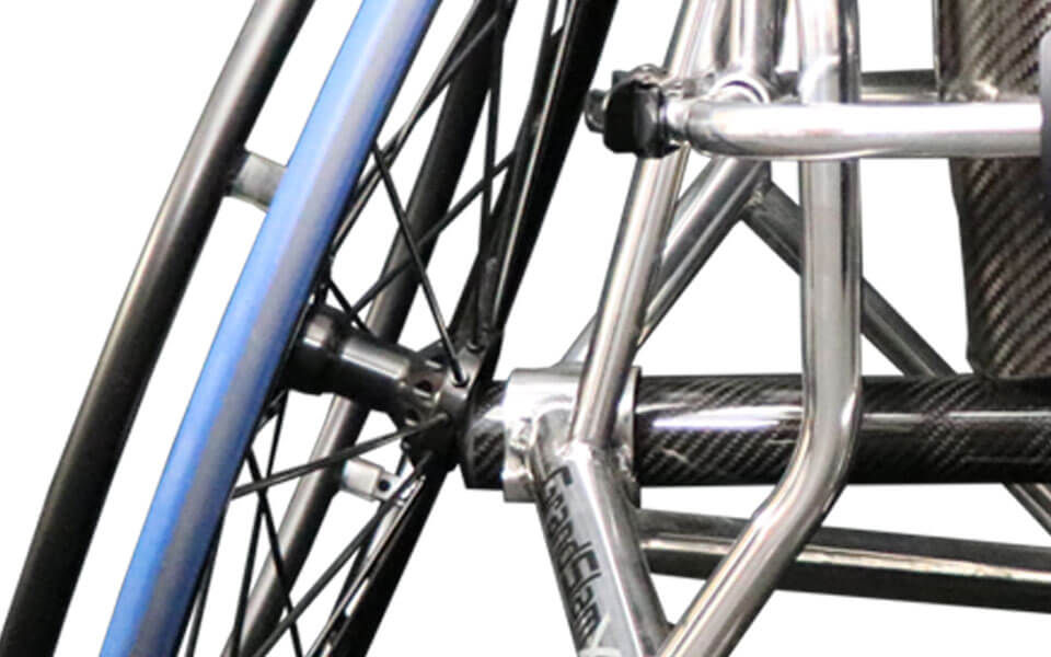 Straight carbon fibre axle